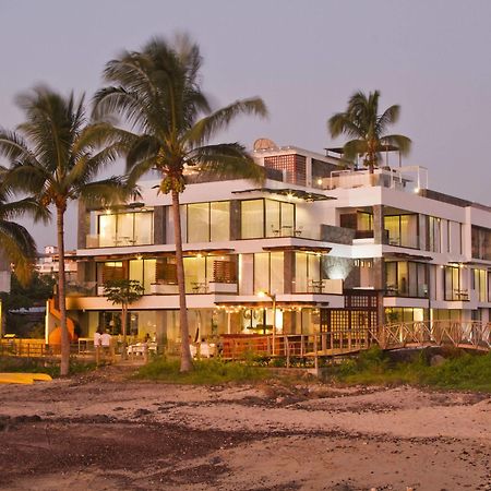 Отель Golden Bay Galapagos Пуэрто-Бакерисо-Морено Экстерьер фото