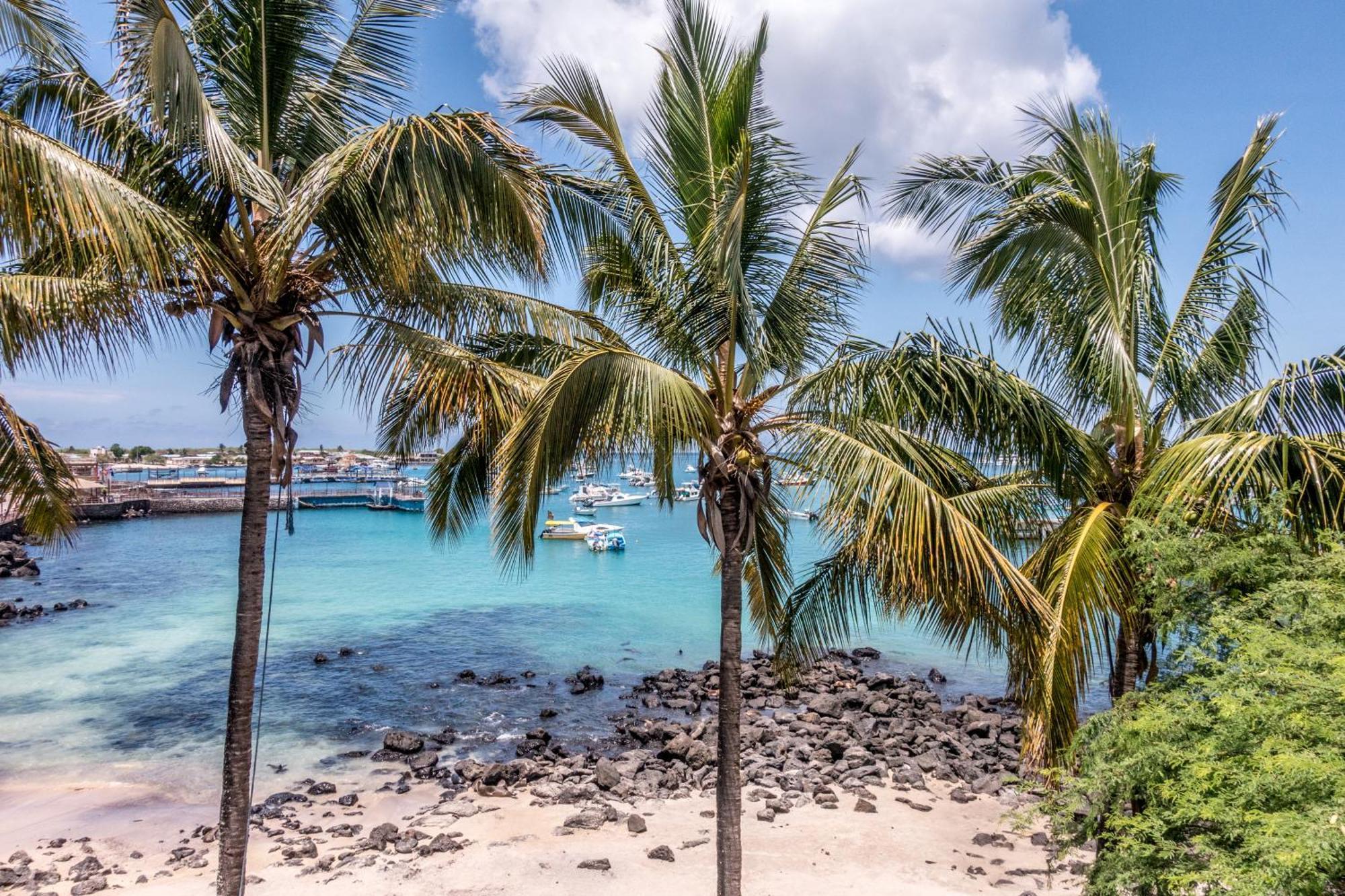 Отель Golden Bay Galapagos Пуэрто-Бакерисо-Морено Экстерьер фото
