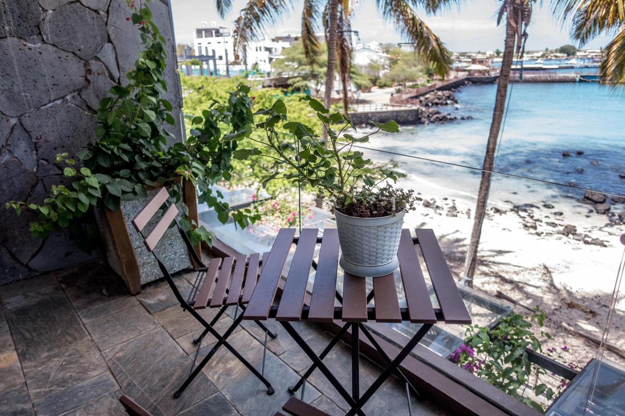 Отель Golden Bay Galapagos Пуэрто-Бакерисо-Морено Экстерьер фото