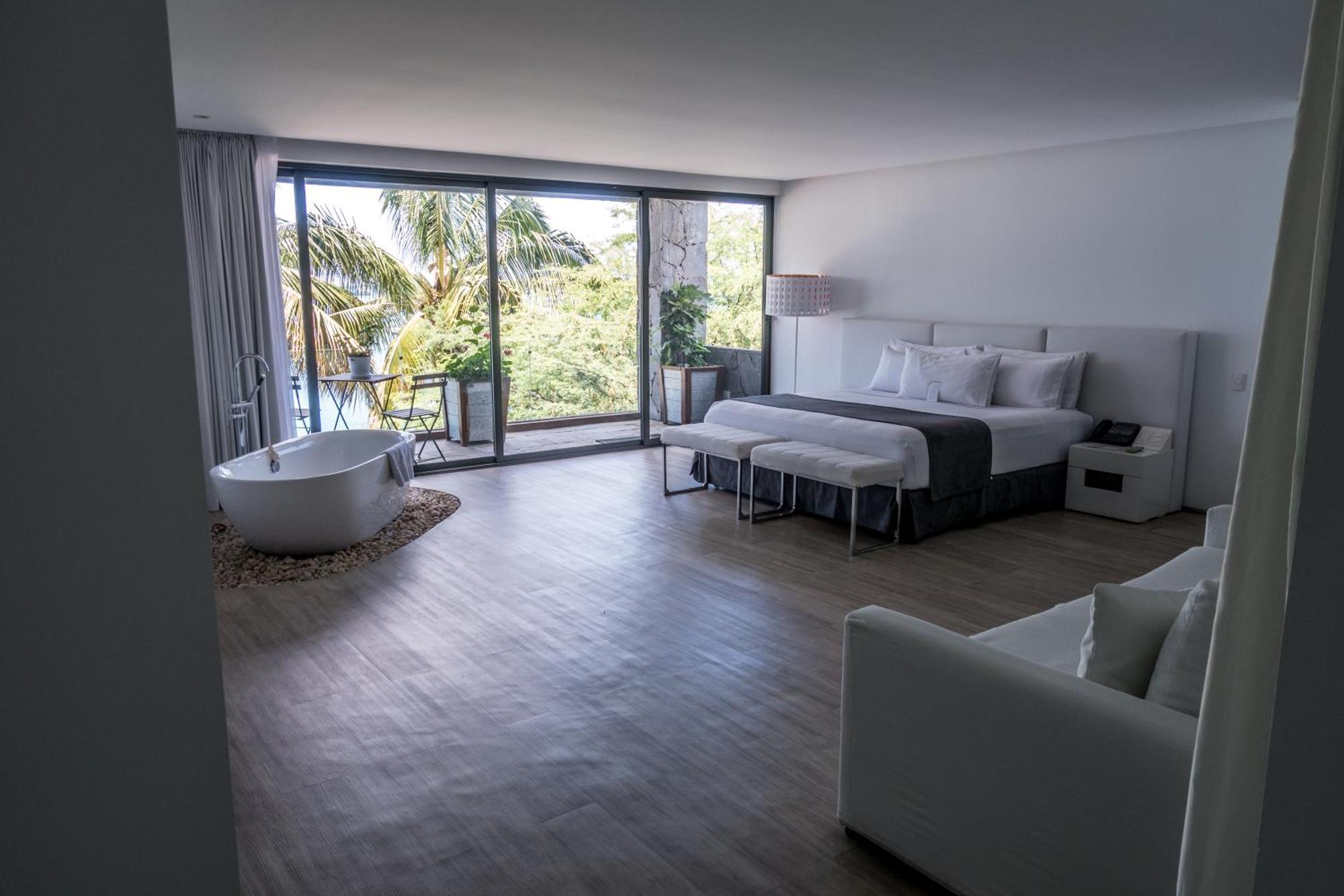Отель Golden Bay Galapagos Пуэрто-Бакерисо-Морено Экстерьер фото