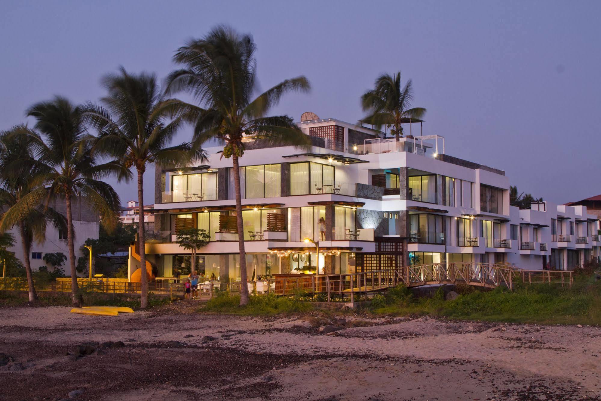 Отель Golden Bay Galapagos Пуэрто-Бакерисо-Морено Экстерьер фото