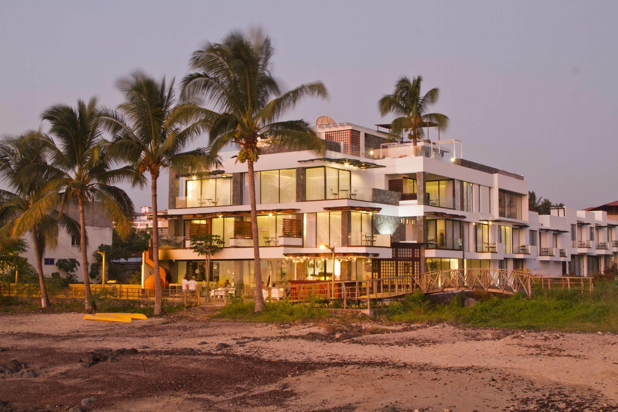 Отель Golden Bay Galapagos Пуэрто-Бакерисо-Морено Экстерьер фото